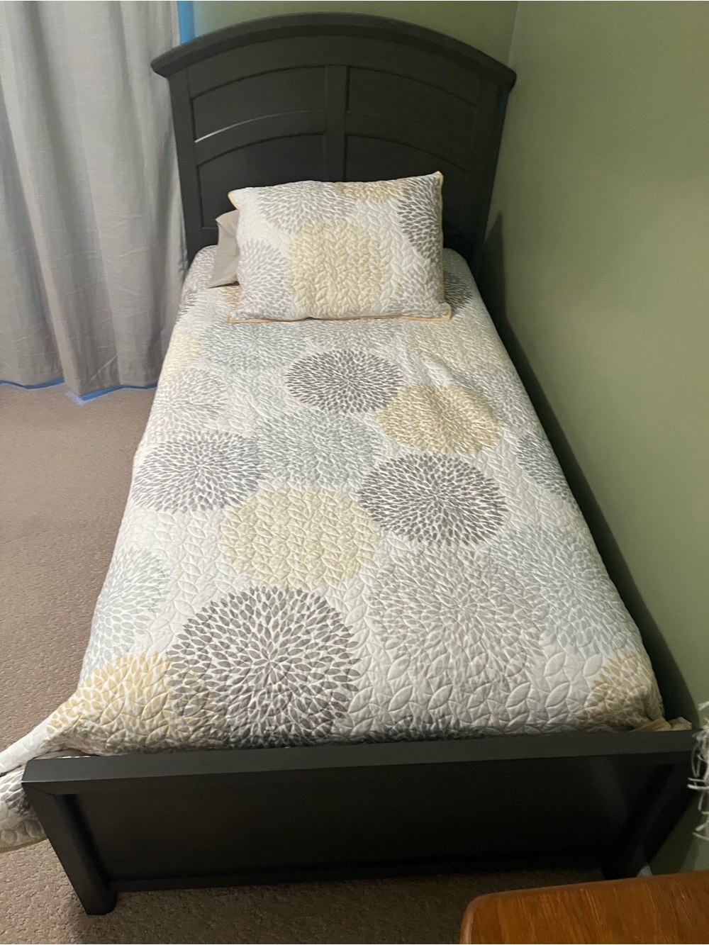 The Big One Neutral Floral Medallion Quilt - White, Gray & Cream